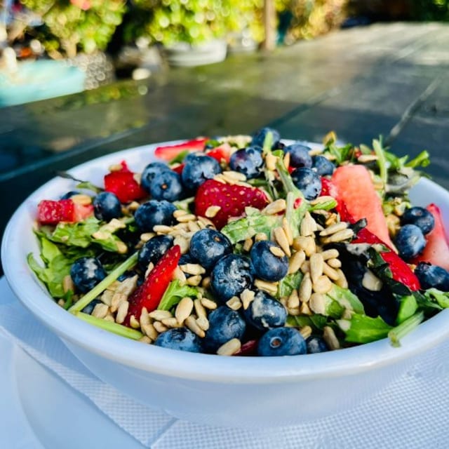 Kale-Berry Salad | GF.
