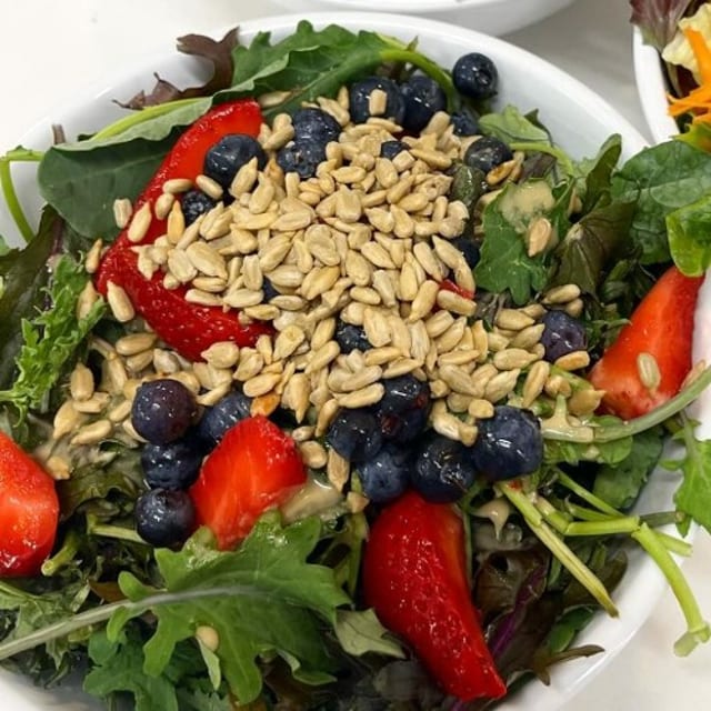 Kale-Berry Salad | GF.